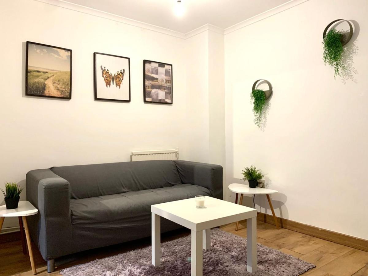 Private Bedrooms In A Flat! Home Away From Home! Shared Bathroom Лондон Экстерьер фото